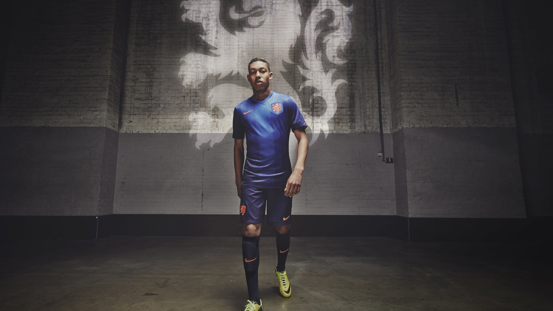 中国足球联赛支持地方少数民族足球文化交流，国足中的少数民族球员