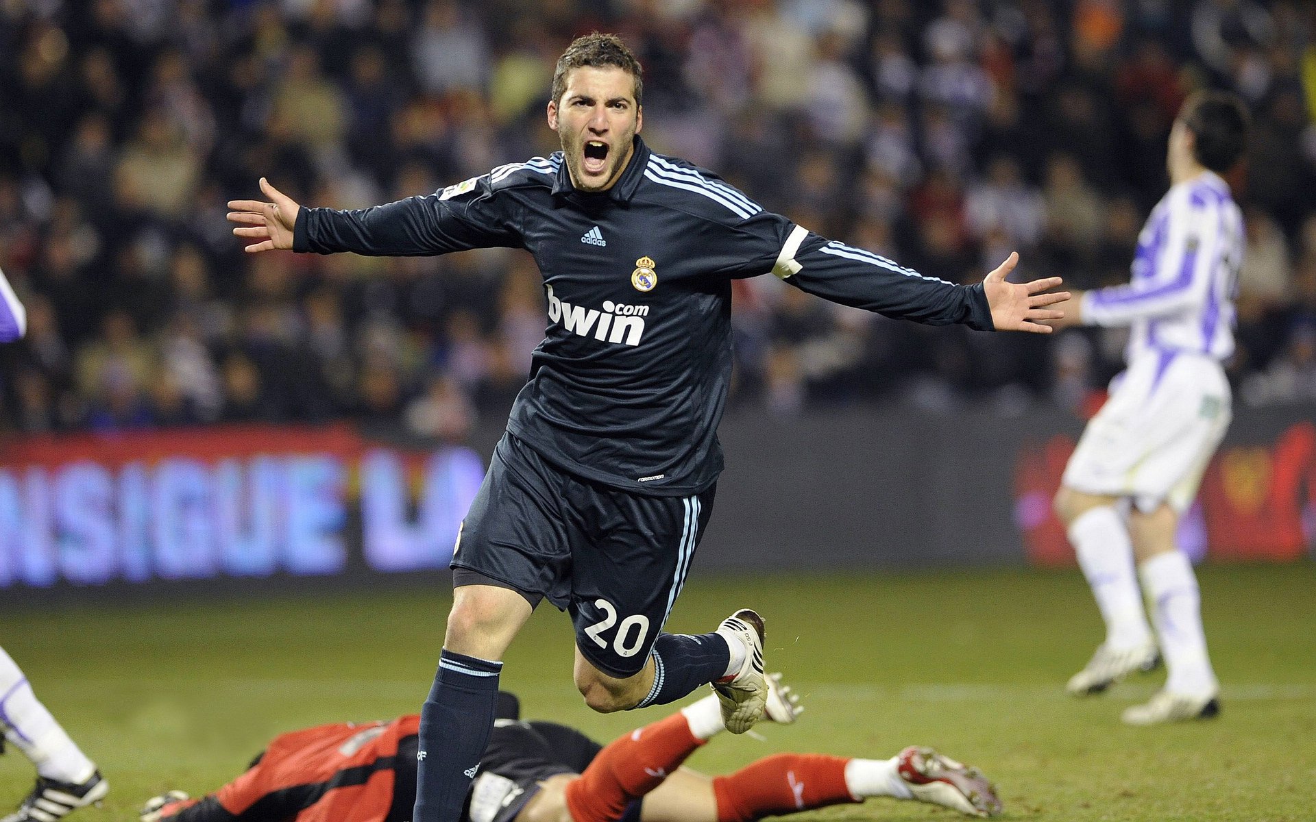 波兰蝶泳选手爆发力十足，波兰6名游泳运动员